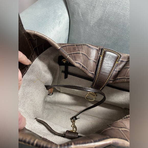 Doonie and Bourke croc logo lock hobo bag amazing condition 11” x 5” x 12” Brown - Picture 17 of 17